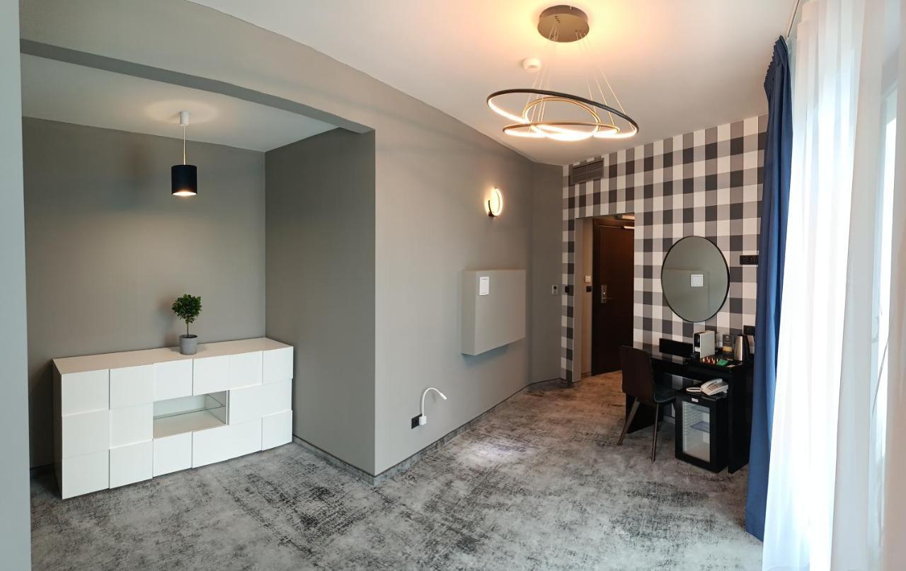 Hotel Sanova Jarosław エクステリア 写真