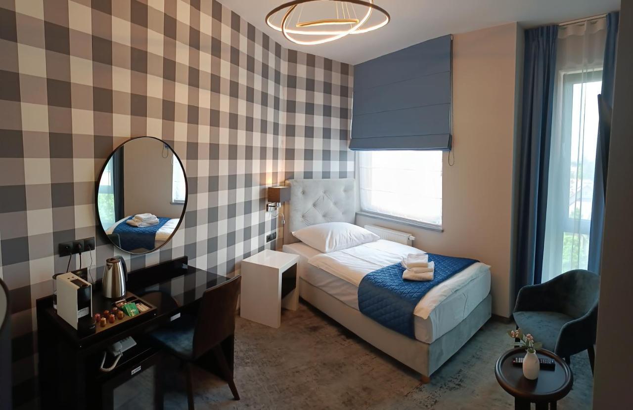 Hotel Sanova Jarosław エクステリア 写真