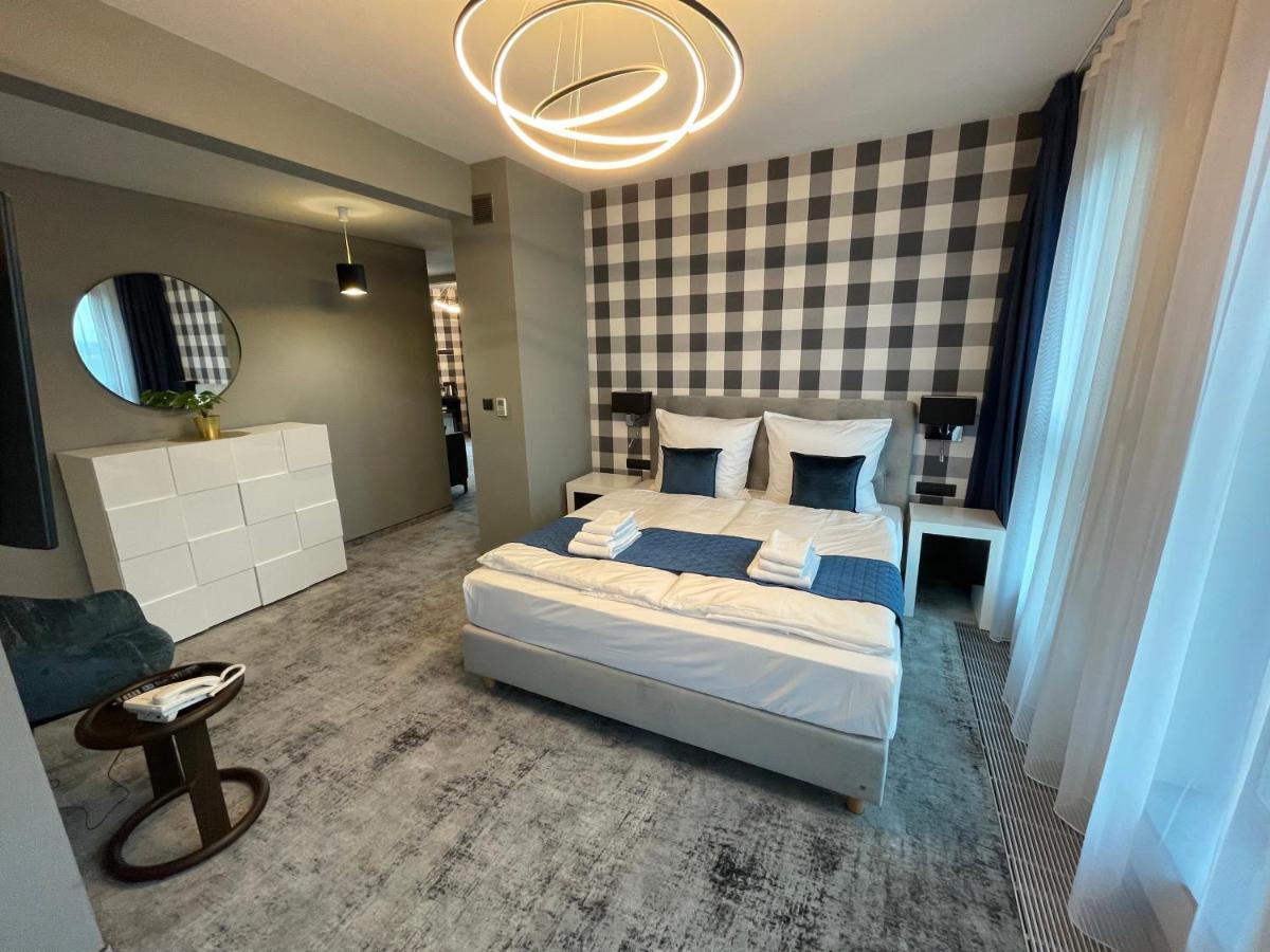 Hotel Sanova Jarosław エクステリア 写真