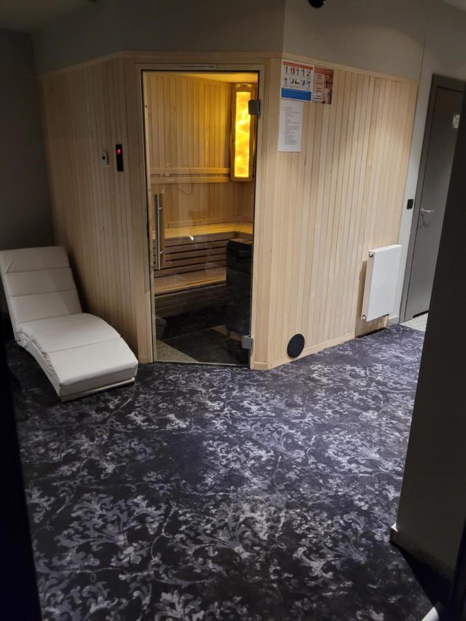 Hotel Sanova Jarosław エクステリア 写真