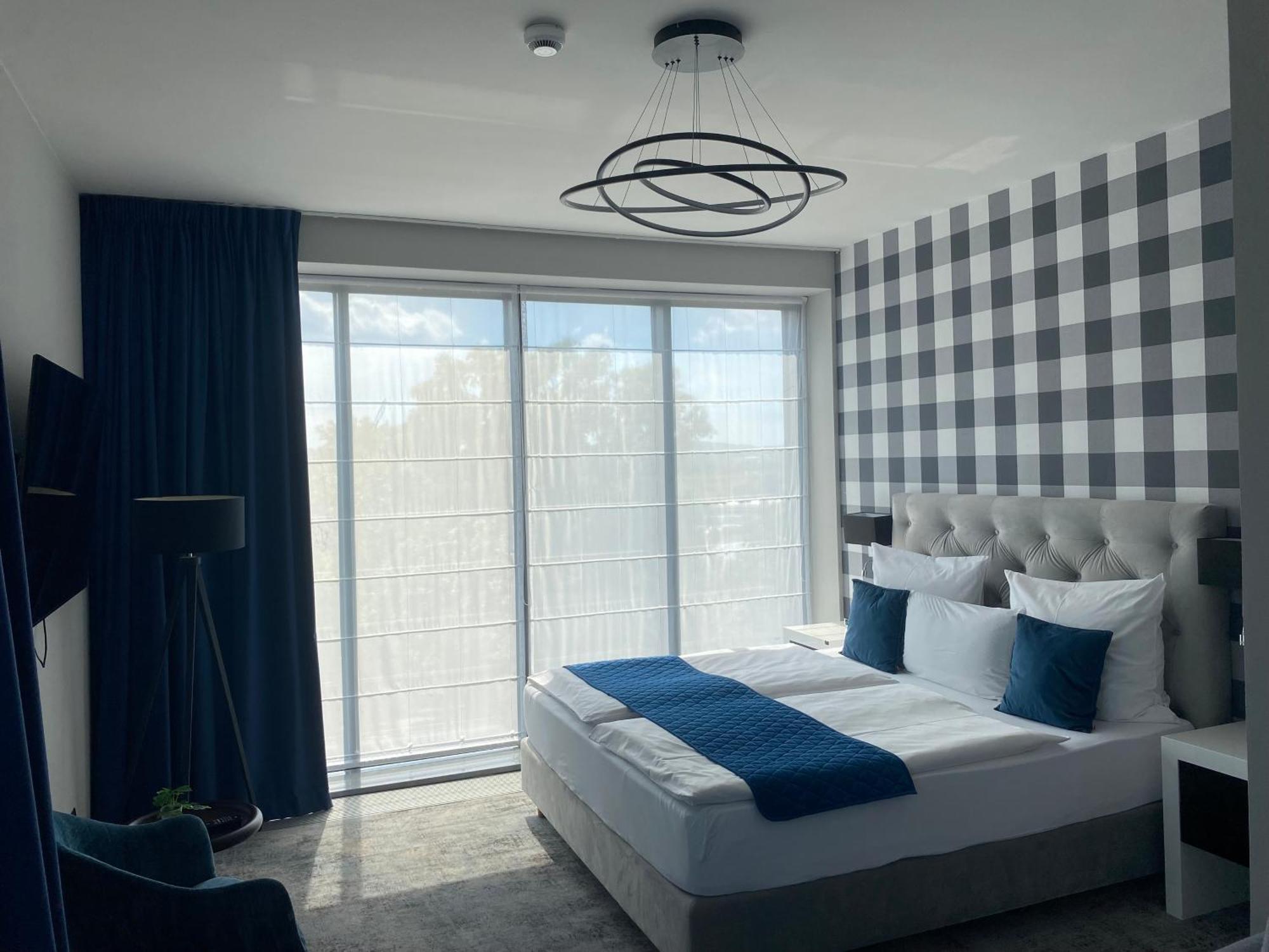 Hotel Sanova Jarosław エクステリア 写真