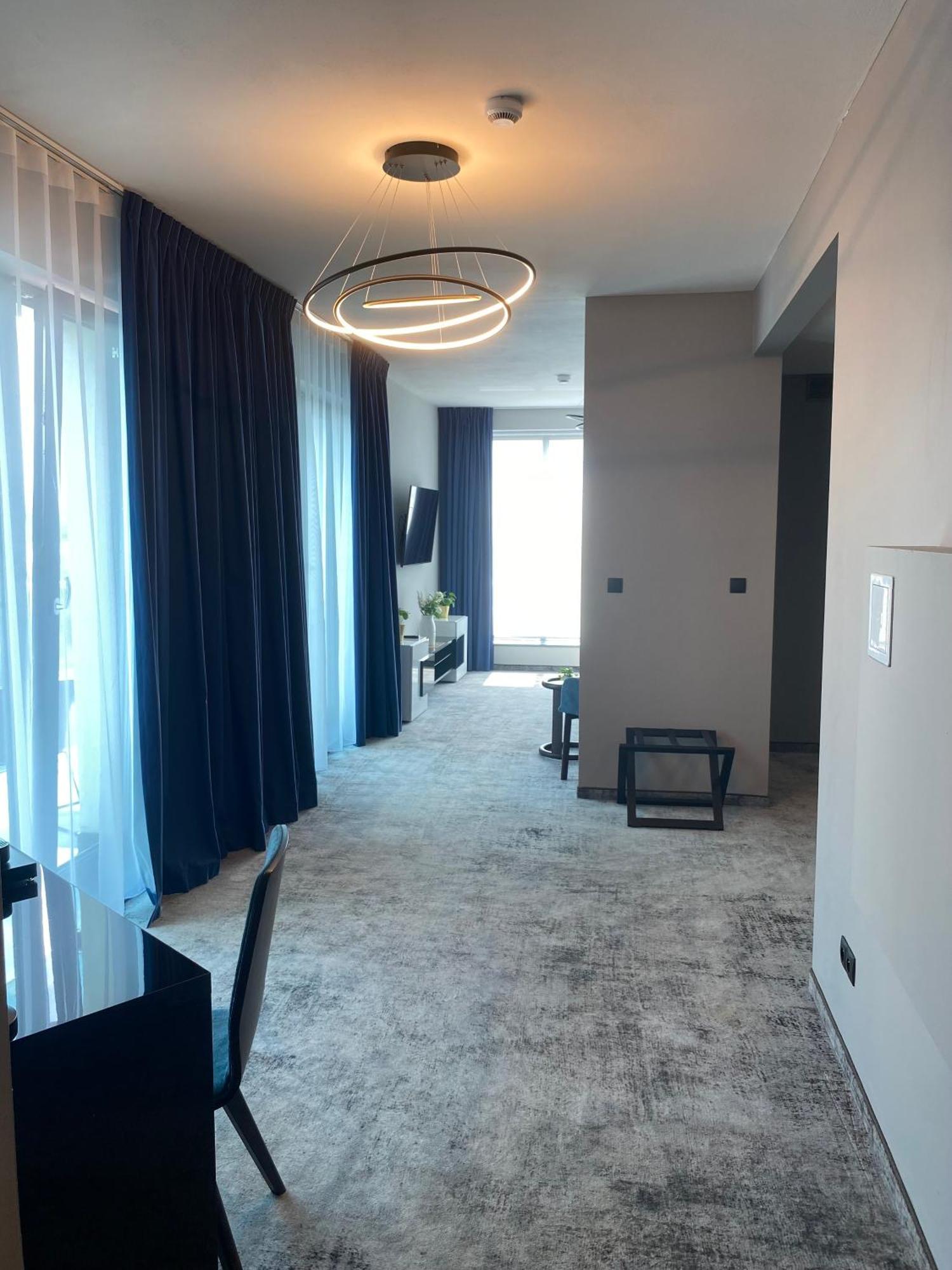 Hotel Sanova Jarosław エクステリア 写真