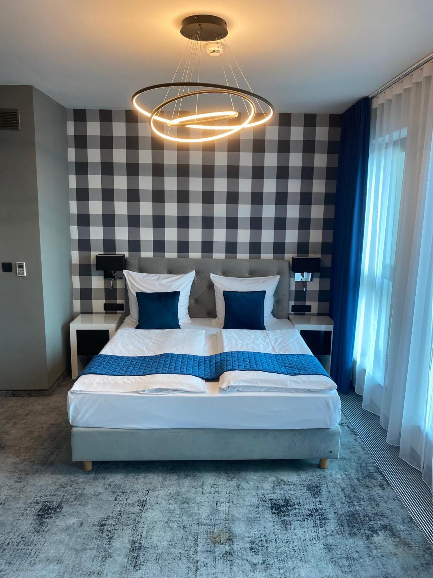 Hotel Sanova Jarosław エクステリア 写真