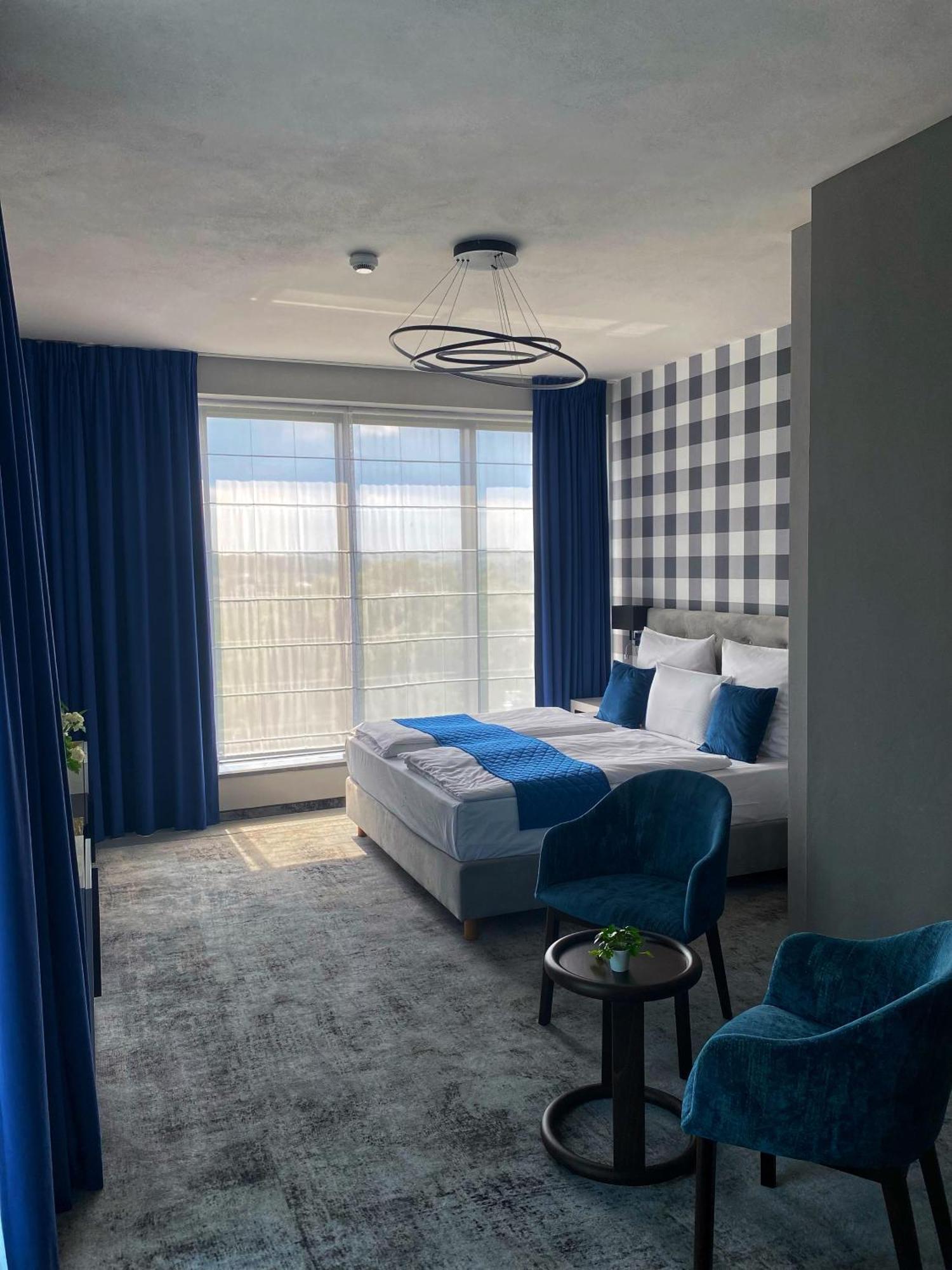 Hotel Sanova Jarosław エクステリア 写真