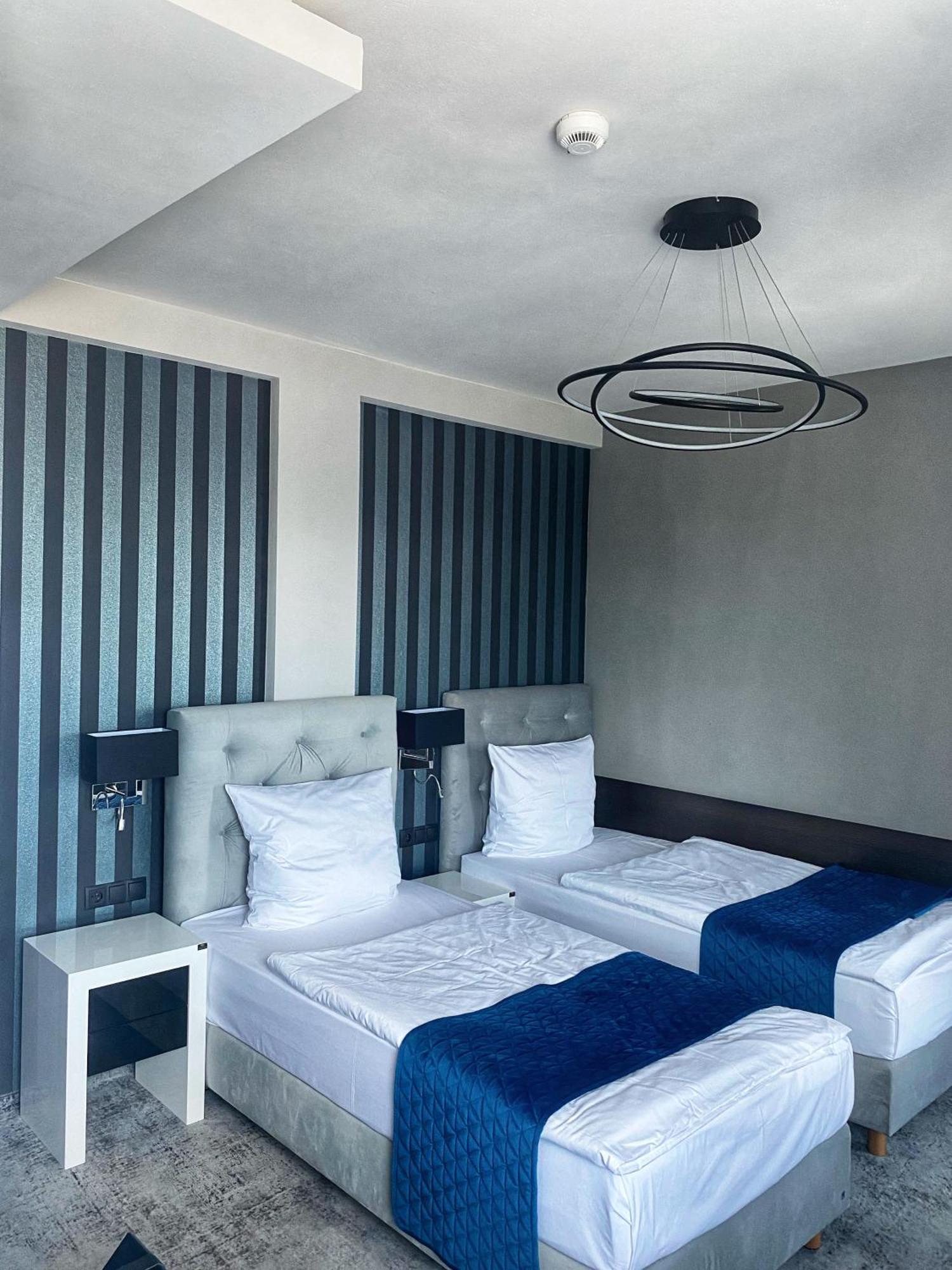 Hotel Sanova Jarosław エクステリア 写真