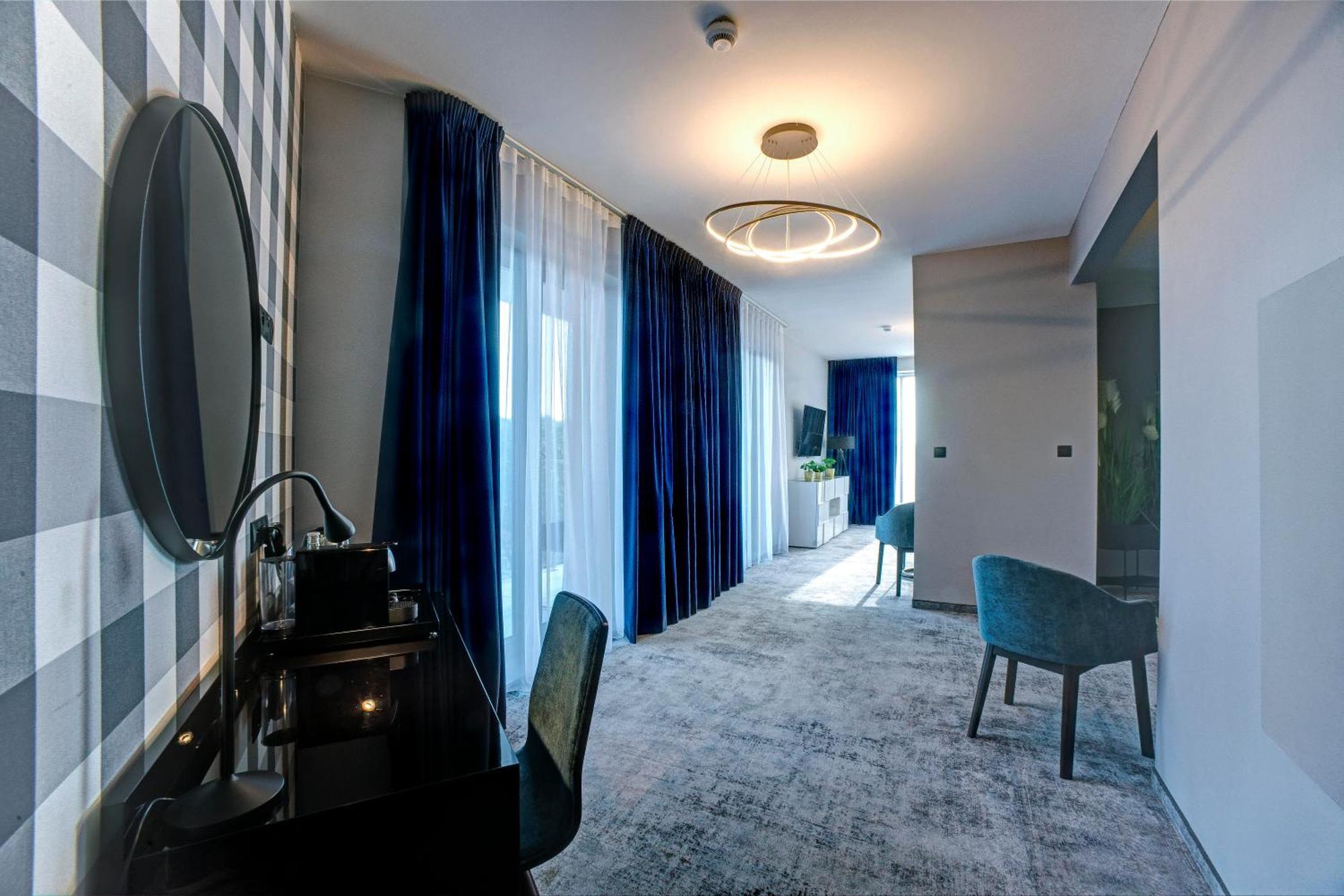 Hotel Sanova Jarosław エクステリア 写真