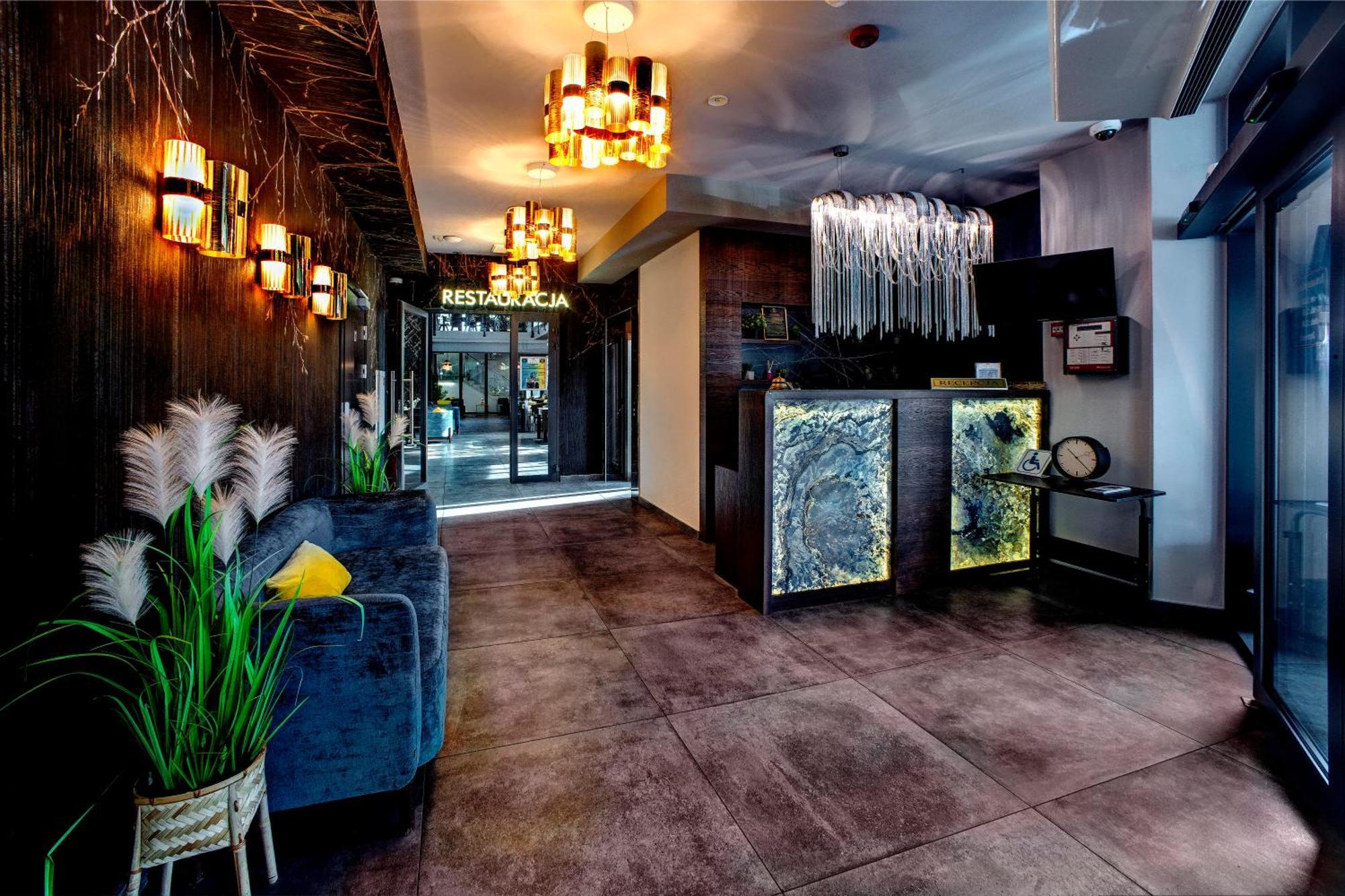 Hotel Sanova Jarosław エクステリア 写真